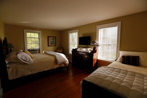 6 bedrooms, iron/ironing board, travel cot, free WiFi - Destination, Overlooking Cooperstown, Large Grounds, 6.2 miles from Dreams Park. (COOPERSTOWN)