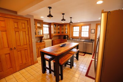 Destination, Overlooking Cooperstown, Large Grounds, 6.2 miles from Dreams Park.