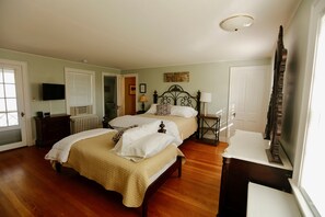 6 bedrooms, iron/ironing board, travel cot, free WiFi - Destination, Overlooking Cooperstown, Large Grounds, 6.2 miles from Dreams Park. (COOPERSTOWN)