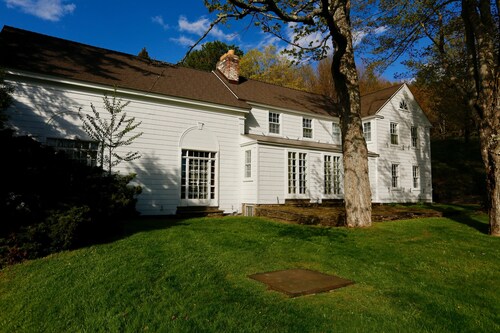 Destination, Overlooking Cooperstown, Large Grounds, 6.2 miles from Dreams Park.