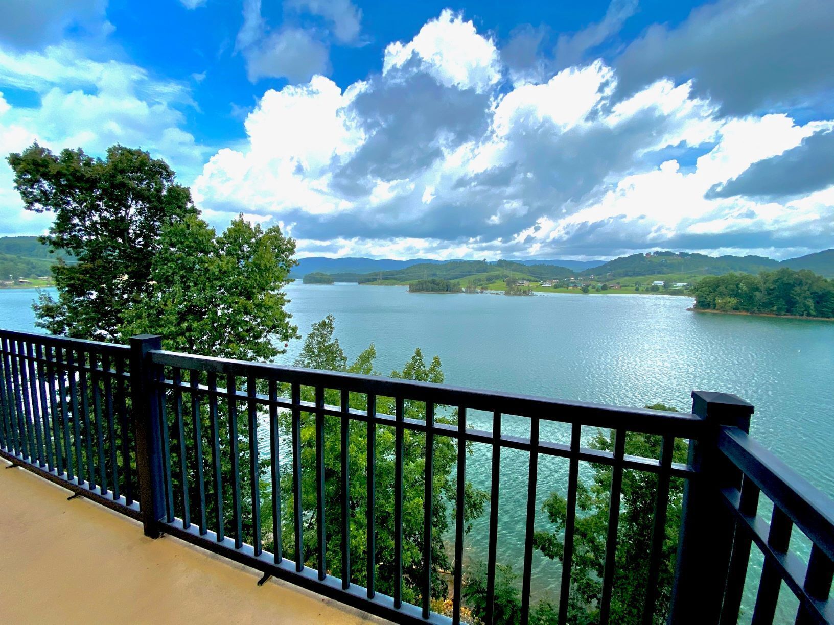 Lazy Days 3 br 3 bath Condo on Cherokee Lake, POOL