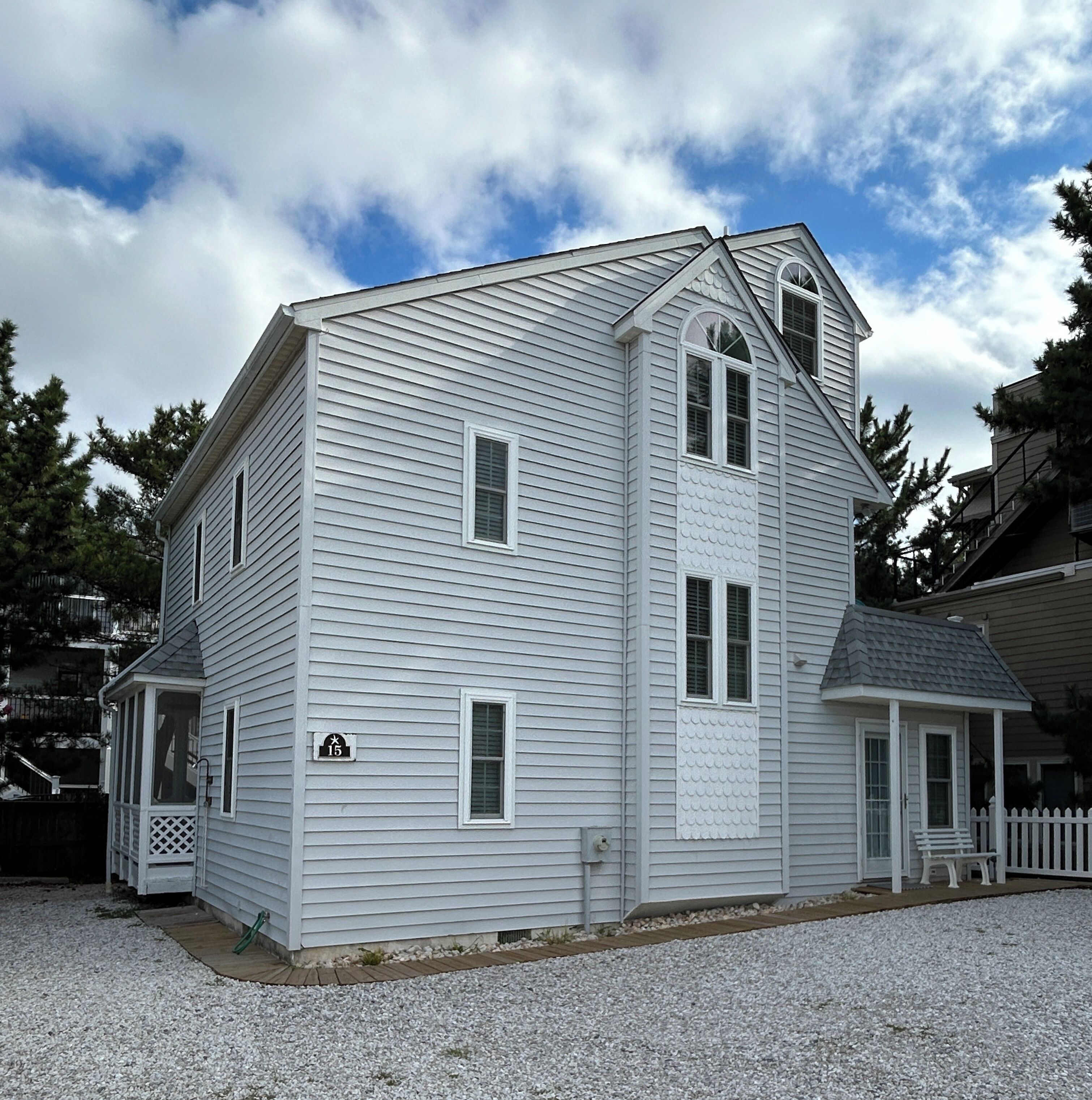 Ocean Block Pet Friendly w/Parking! Beautiful fall beach days await.  Book Now!