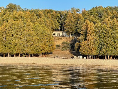 Washington Island - West side shore front home!
