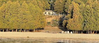 Washington Island - West side shore front home!