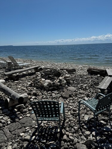 Washington Island - Shore-mökki saaren länsipuolella.