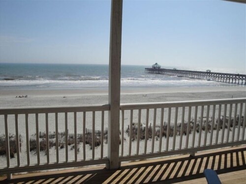 Dolphin Watch - Beachfront - Charming - Cozy - Boho hotel!