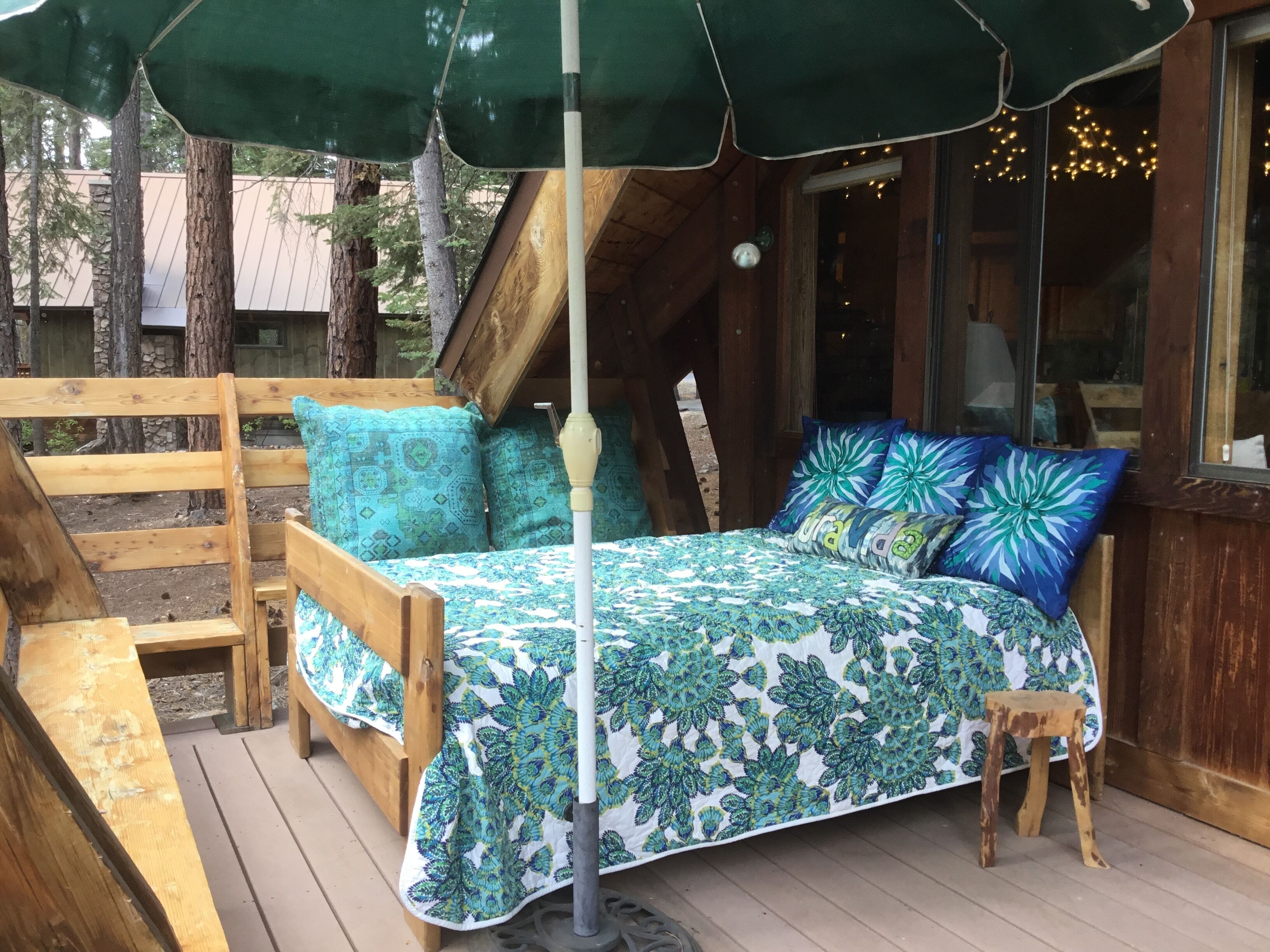 Carnelian Bay cabin - block away from Lake Tahoe, 15 minutes from ski areas