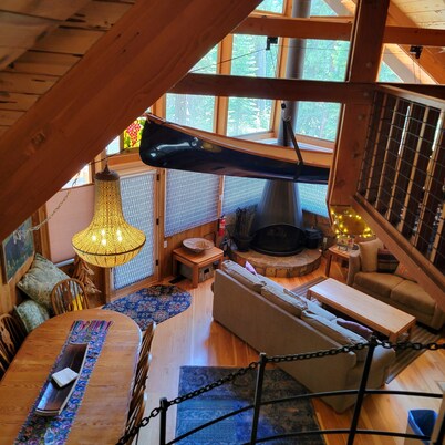 Carnelian Bay cabin - block away from Lake Tahoe, 15 minutes from ski areas.