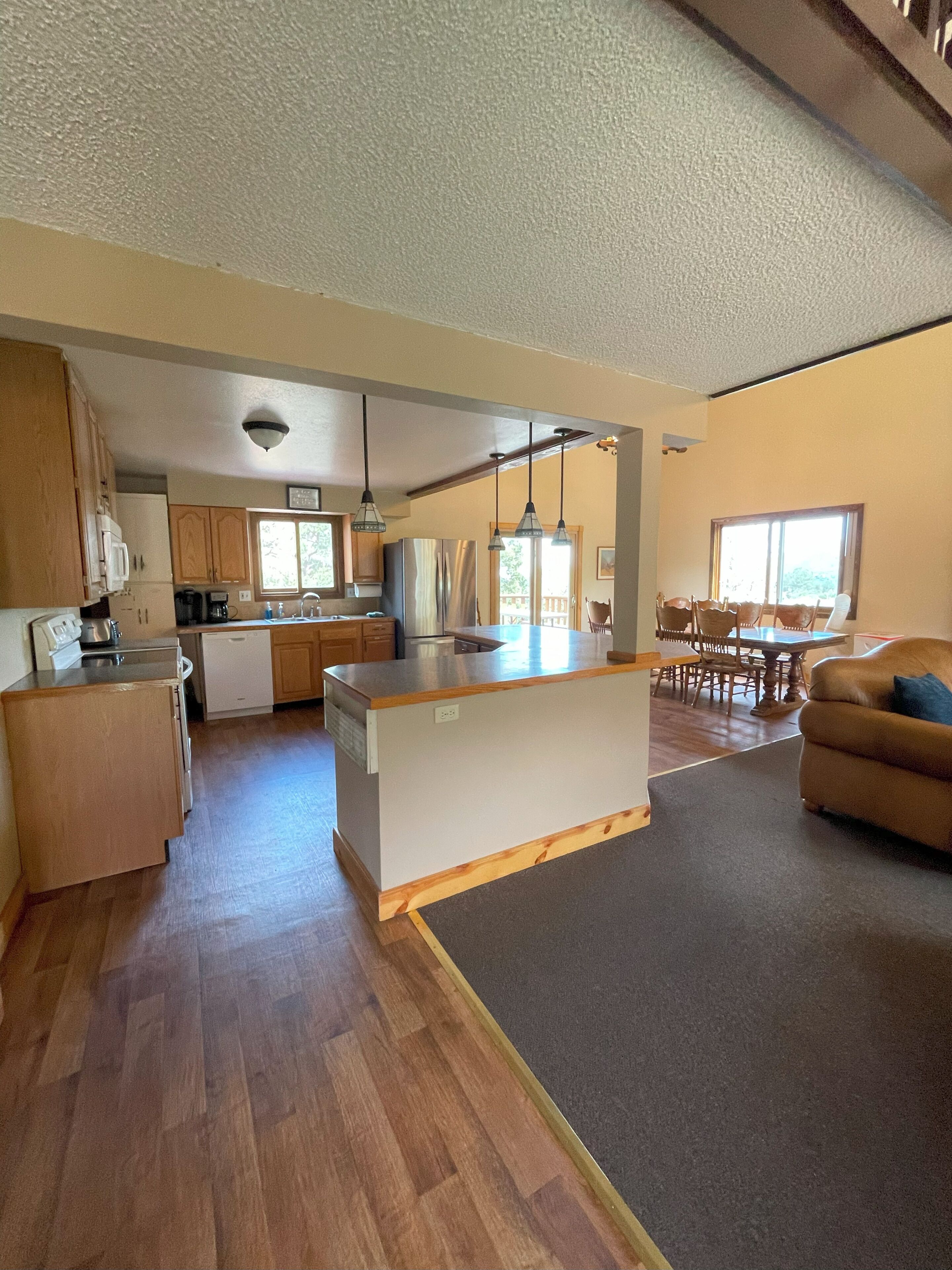 Waltons Mountain Lodge with large HOT TUB