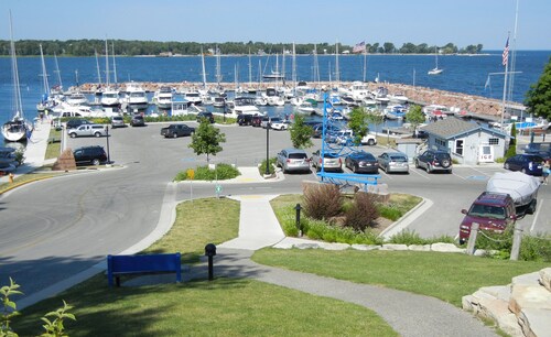 Best Waterview Of Egg Harbor - Fully Appointed 2 Bedroom Ground Level Condo