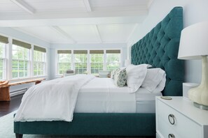 7 bedrooms, iron/ironing board, WiFi, bed sheets