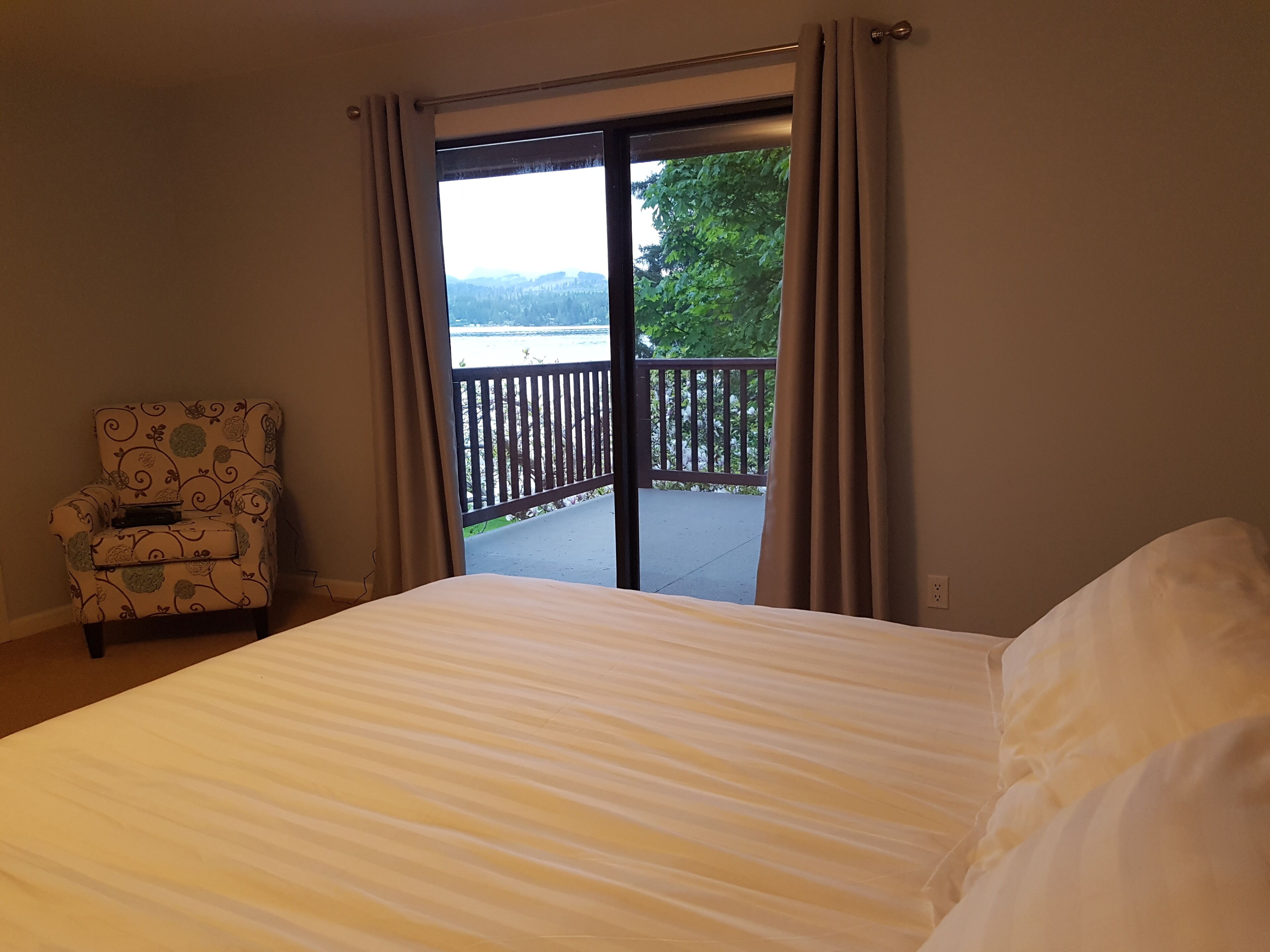 Pristine Waterfront - Private Luxury  
Dates: June18-23, July12-15, Aug30-Sep8