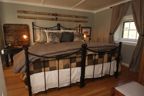 1 bedroom, travel cot, bed sheets