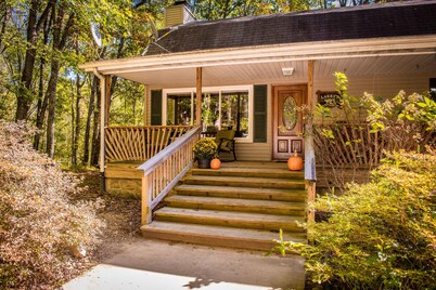 Peaceful Luxurious Getaway! Large, private 3-Level Home w/Fireplace on 5 acres!