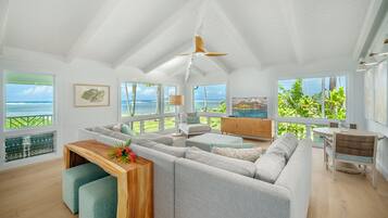 Una televisión, un reproductor de DVD