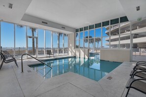 Lämmitetty uima-allas