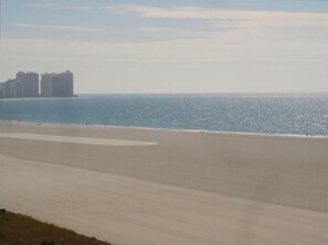 På stranden och strandhanddukar
