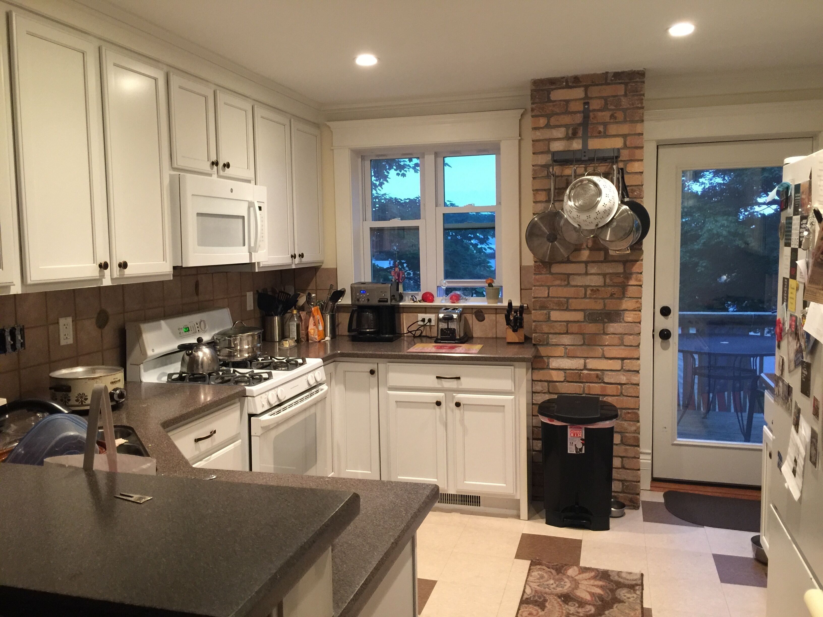 Unit 1: Beautiful townhouse near to downtown shopping, restaurants and trails.