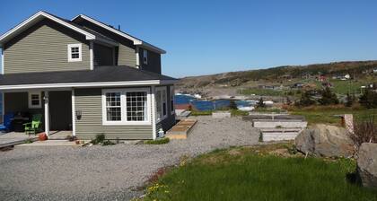 Beautiful home in Flatrock, spectacular ocean view, spacious grounds, magical