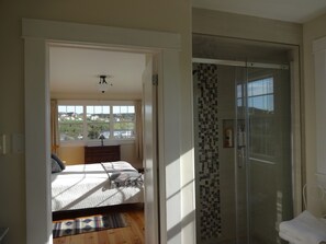 3 habitaciones, escritorio, tabla de planchar con plancha y wifi gratis 