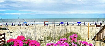 Great location, 3 minutes to beach, 5-star reviews