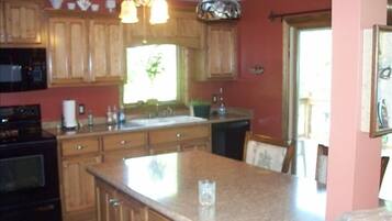 冰箱、微波炉、烤箱、炉灶