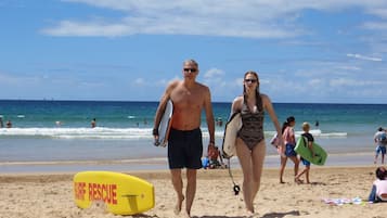 Beach nearby, sun-loungers, beach towels