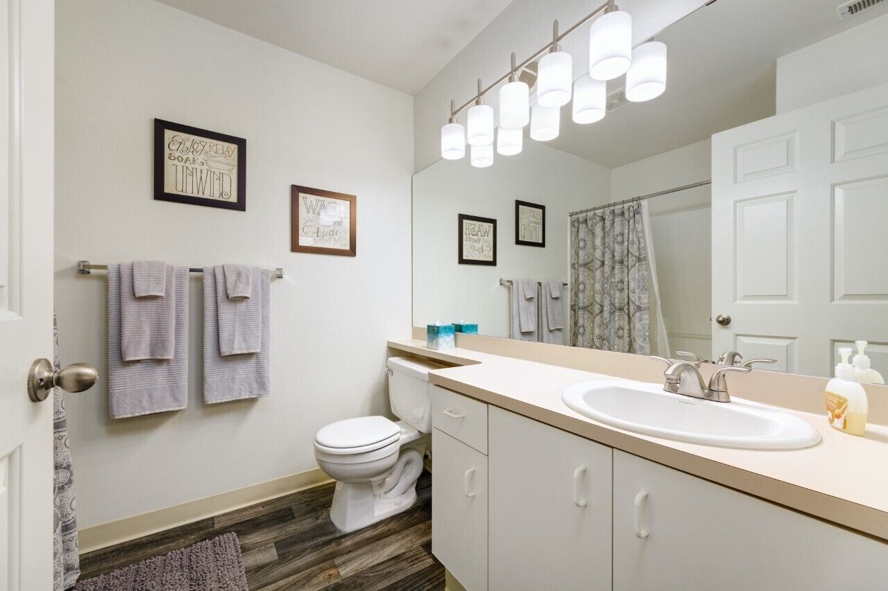 3 BR Fabulous Group/Family Getaway - Fully Furnished - Central Boise - D107