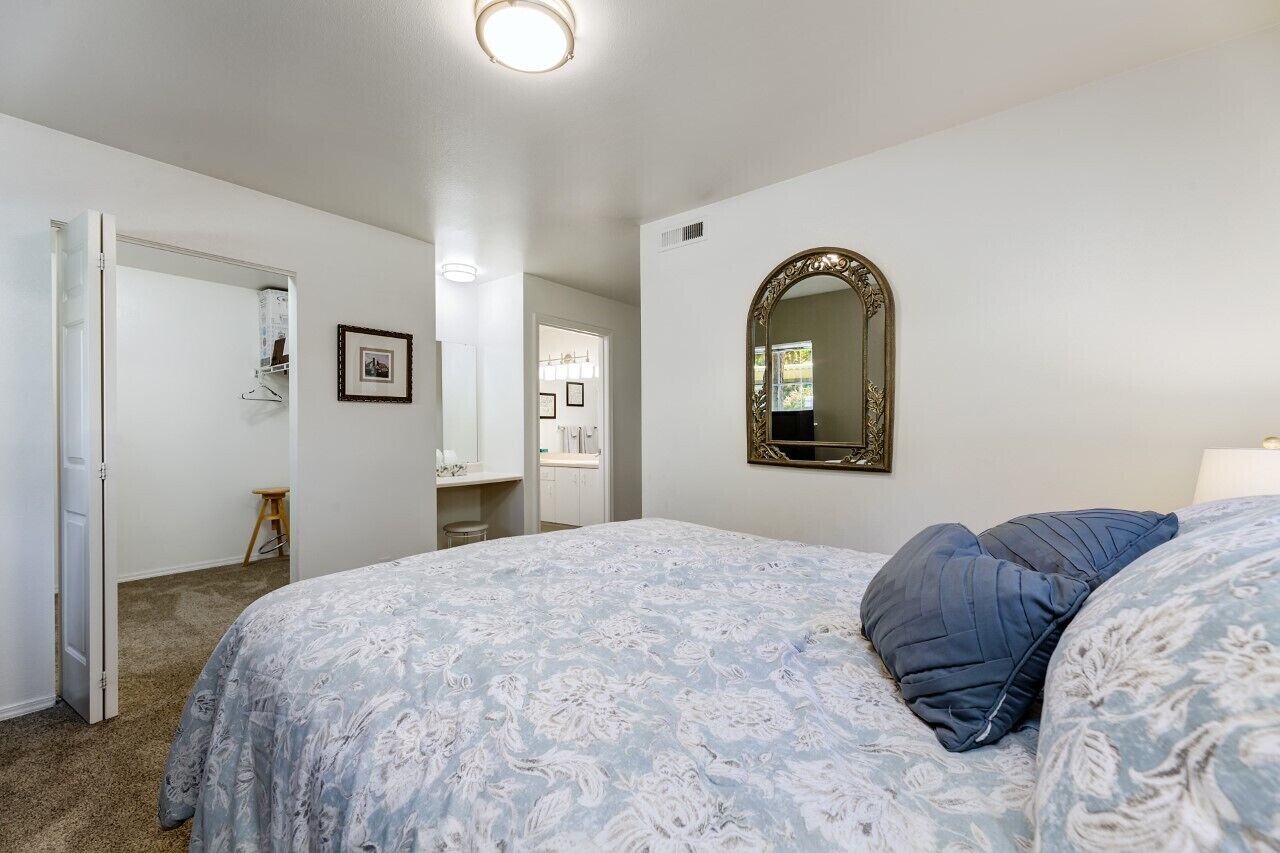 3 BR Fabulous Group/Family Getaway - Fully Furnished - Central Boise - D107