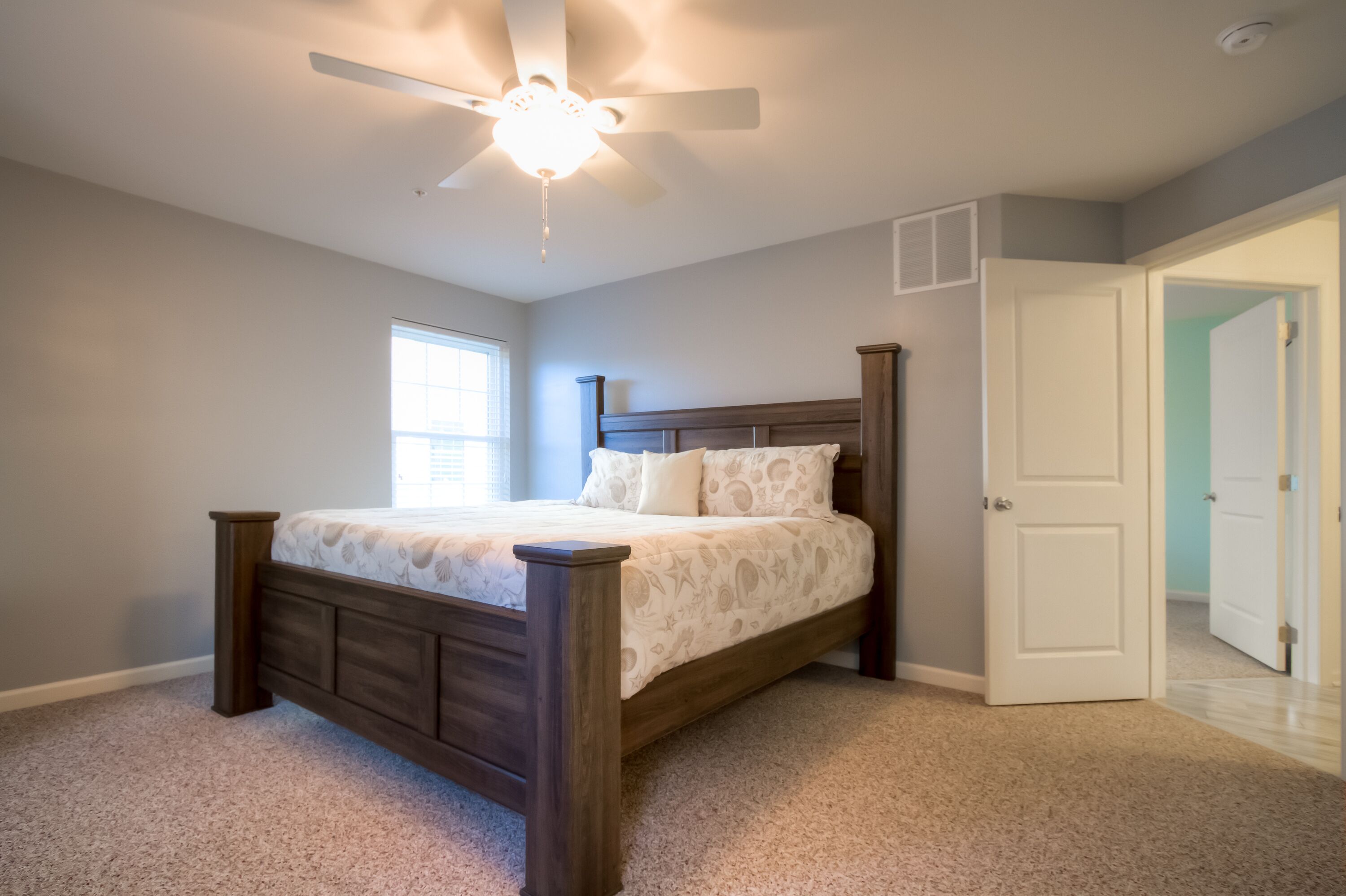 Block from Beach w/Pool! Custom Built NW Two-Story Condo-Sleeps 10