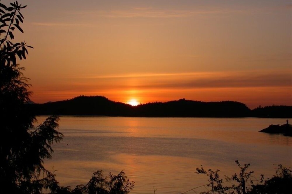Oceanfront Cottage with Private Beach Access & Awesome Sunsets