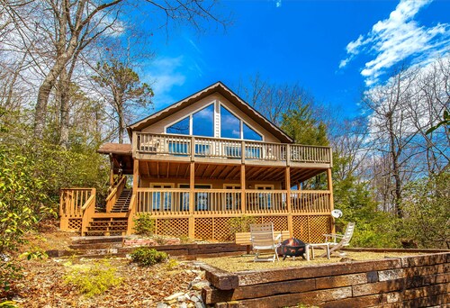Brevard Cabin - mountain views, lake access, golf, close to hiking & waterfalls