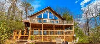 Mountain Retreat i Brevard - 3BR / 2. 5BA - Fotturer / Golf / Lake / Pool Access