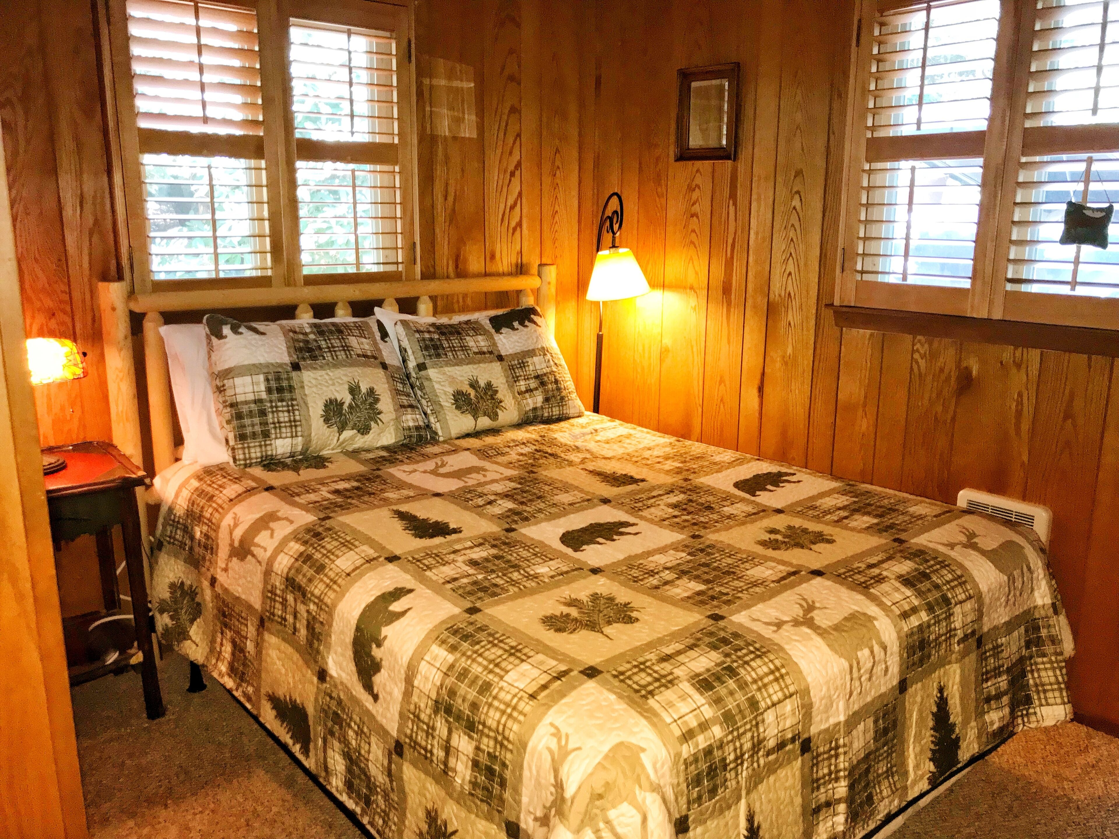 3 bedrooms, desk, iron/ironing board, travel crib