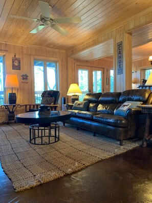 Smart TV, fireplace, DVD player