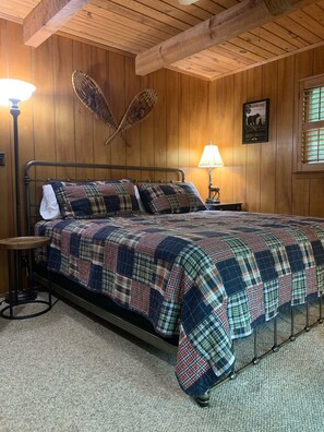 3 bedrooms, desk, iron/ironing board, travel cot