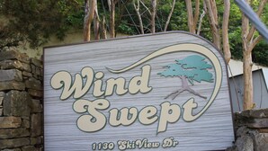 Señal de Wind Swept en 1130 SkiView Dr.