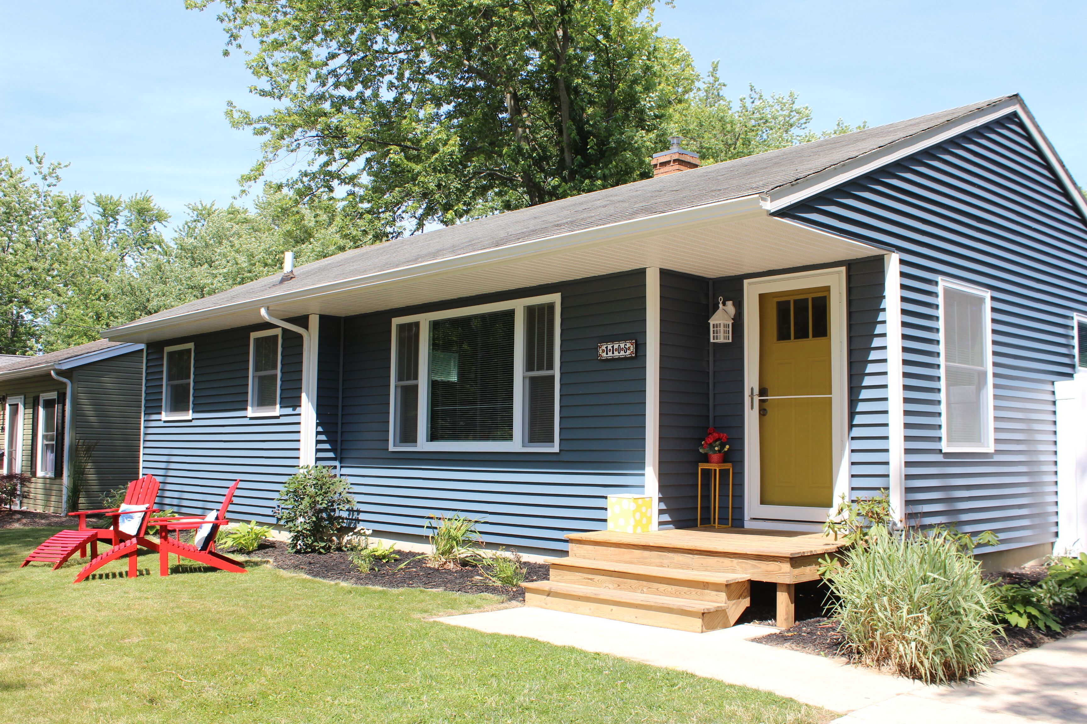 The Yellow Door Cottage -   AWESOME GARAGE GAME ROOM!  VERY CLEAN!