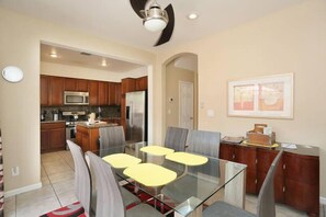 Dining - 4 bedrooms 3 bathrooms.   Easy access to stripe. Pet and family friendly.   (Las Vegas)