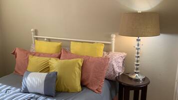 4 bedrooms, iron/ironing board, WiFi, bed sheets