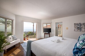 5 bedrooms, iron/ironing board, free WiFi, bed sheets