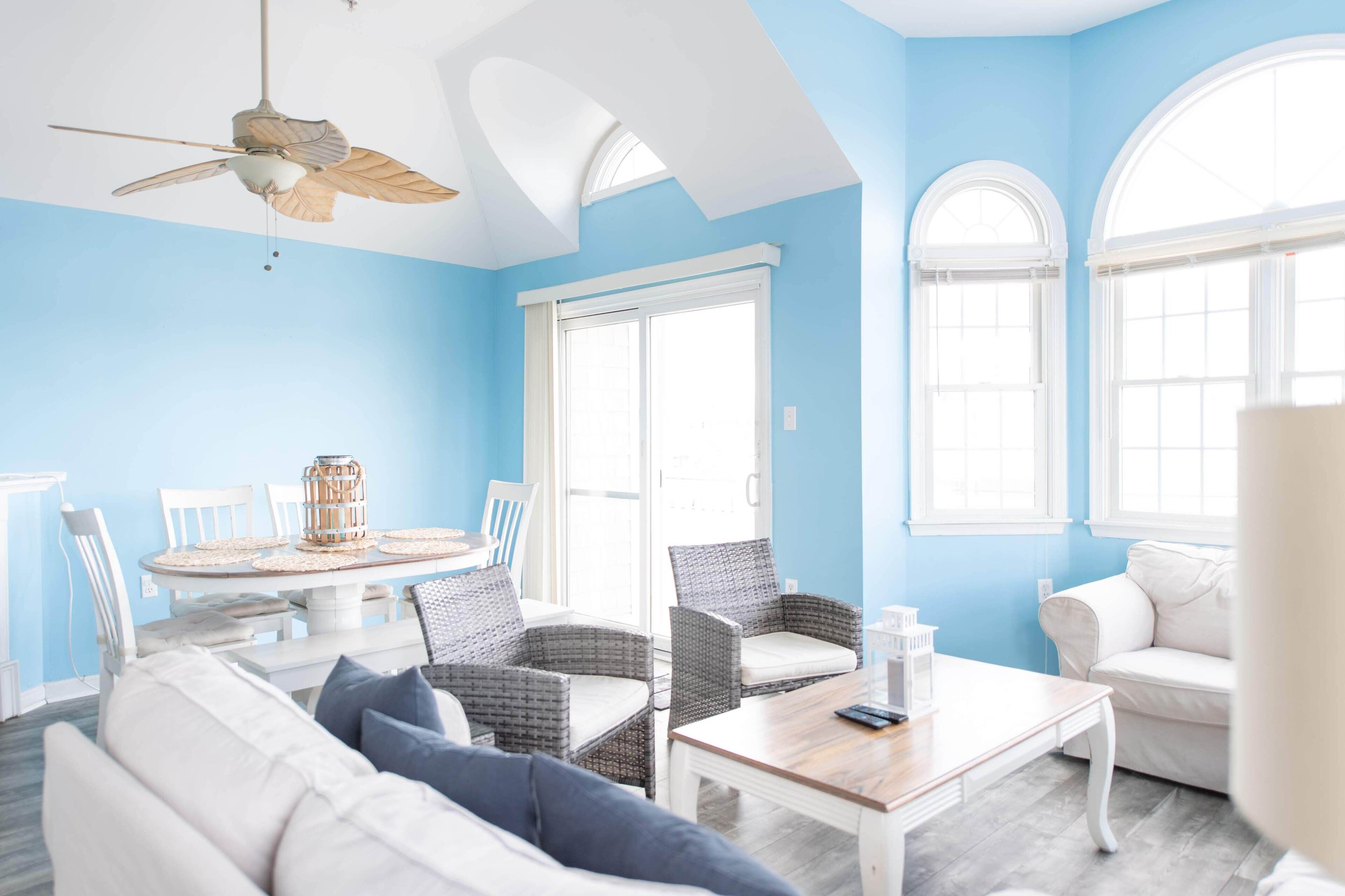 3BR / 2BA Condo, Sleeps 10, 1 Block from Beach/Convention Center