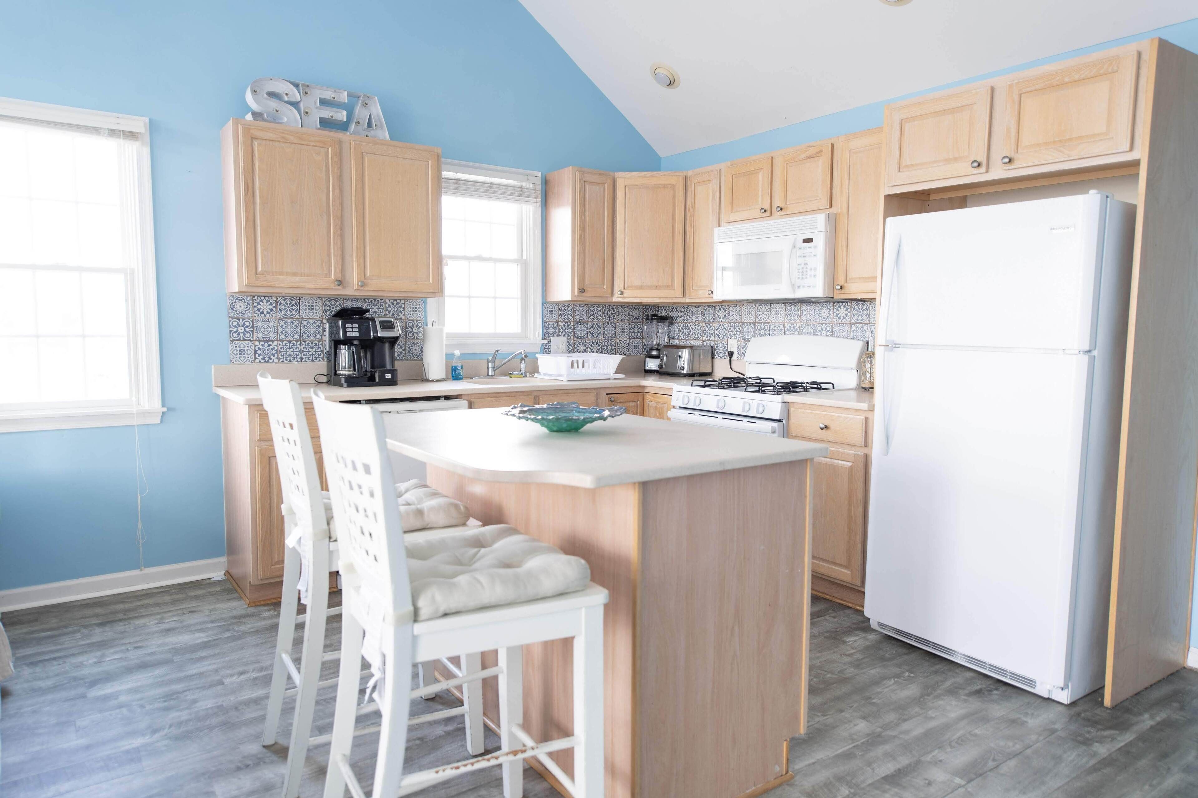 3BR / 2BA Condo, Sleeps 10, 1 Block from Beach/Convention Center