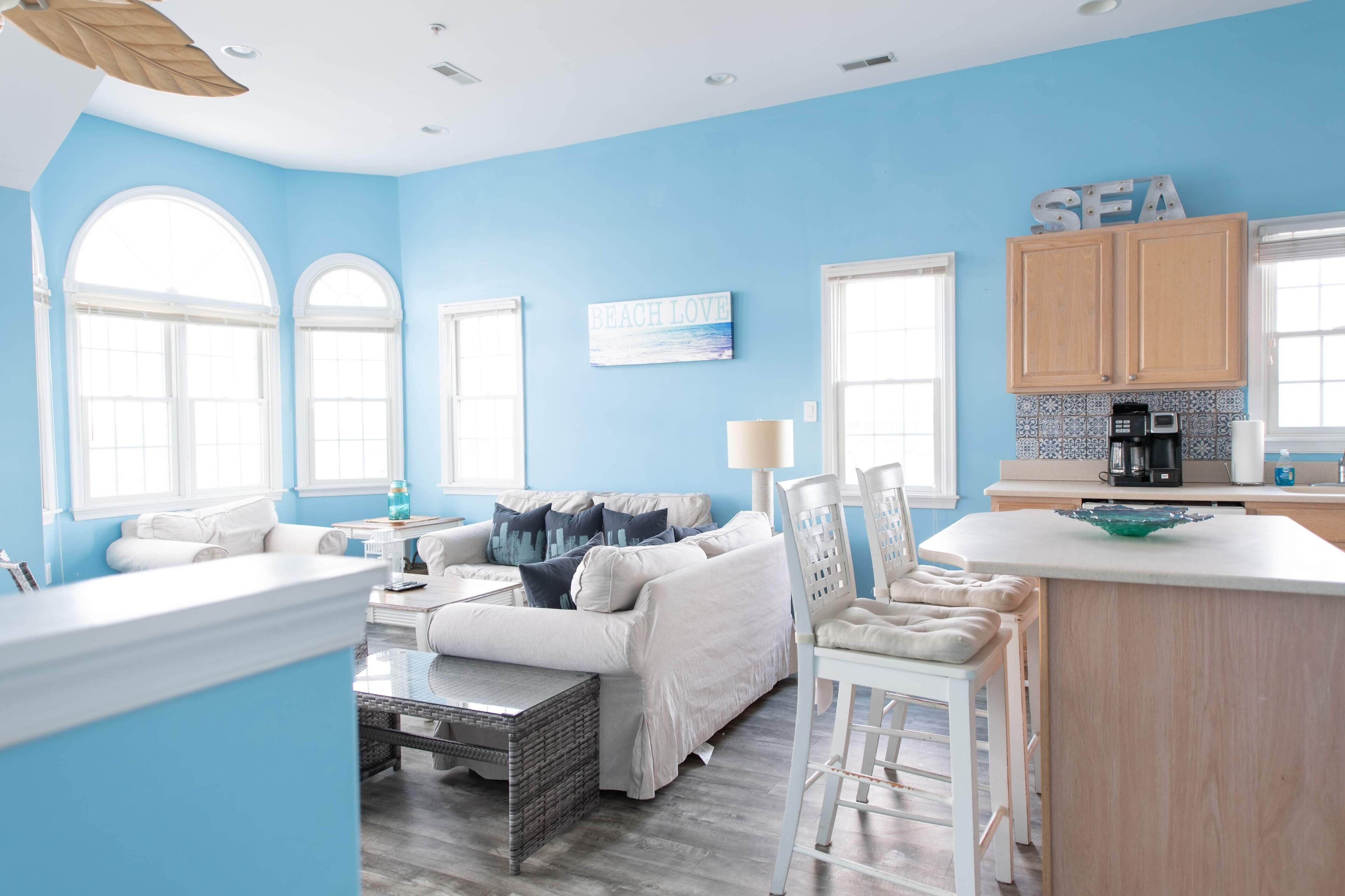 3BR / 2BA Condo, Sleeps 10, 1 Block from Beach/Convention Center