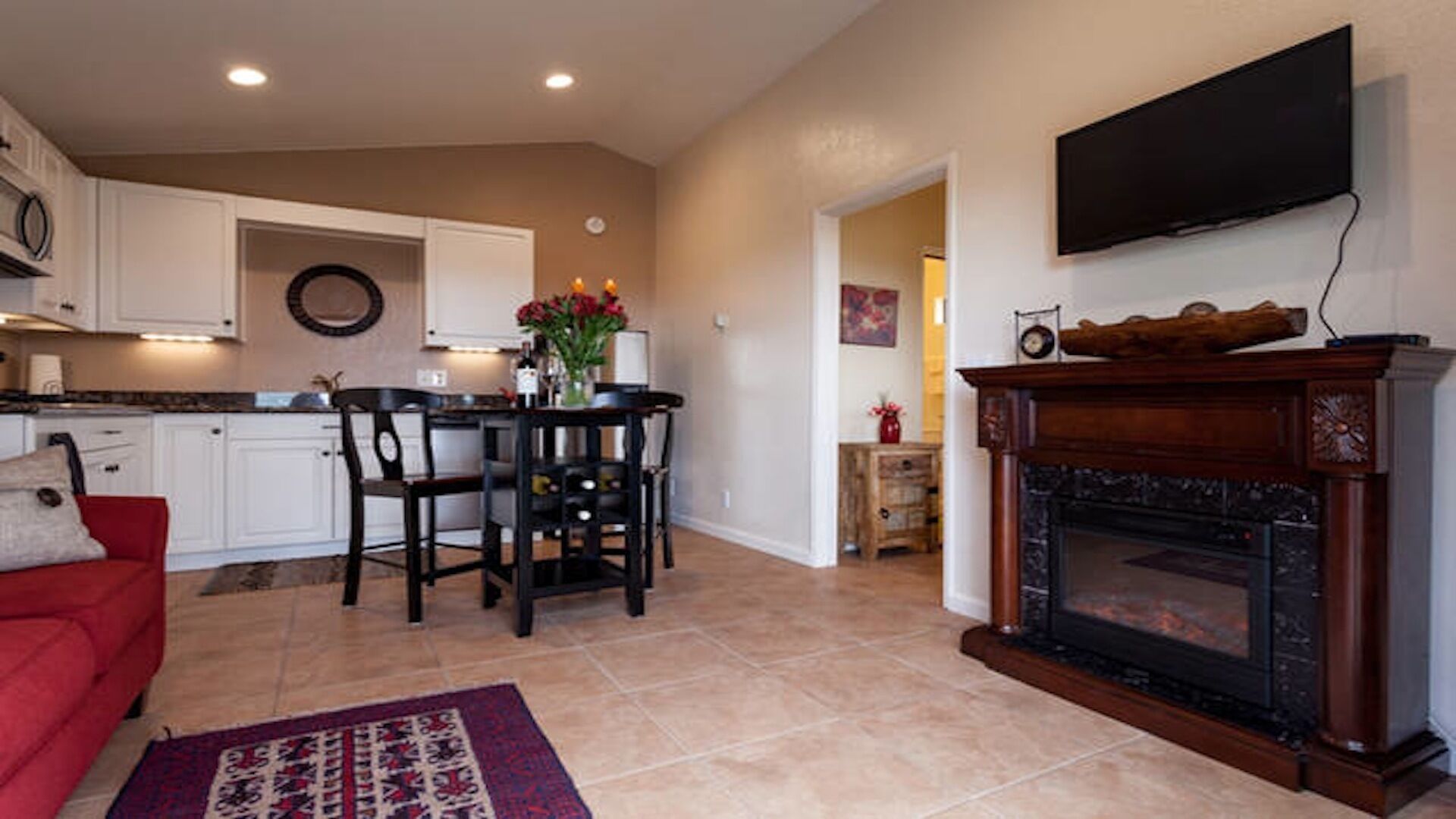 Spectacular View in the Middle of Wine Country: Private 1-Bedroom Guesthouse