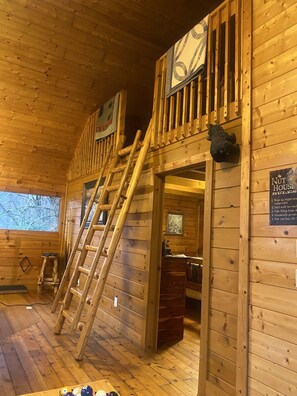 Interior - Experience the Best of the Smoky Mountains at Our Creekside Log Cabin (Pigeon Forge)