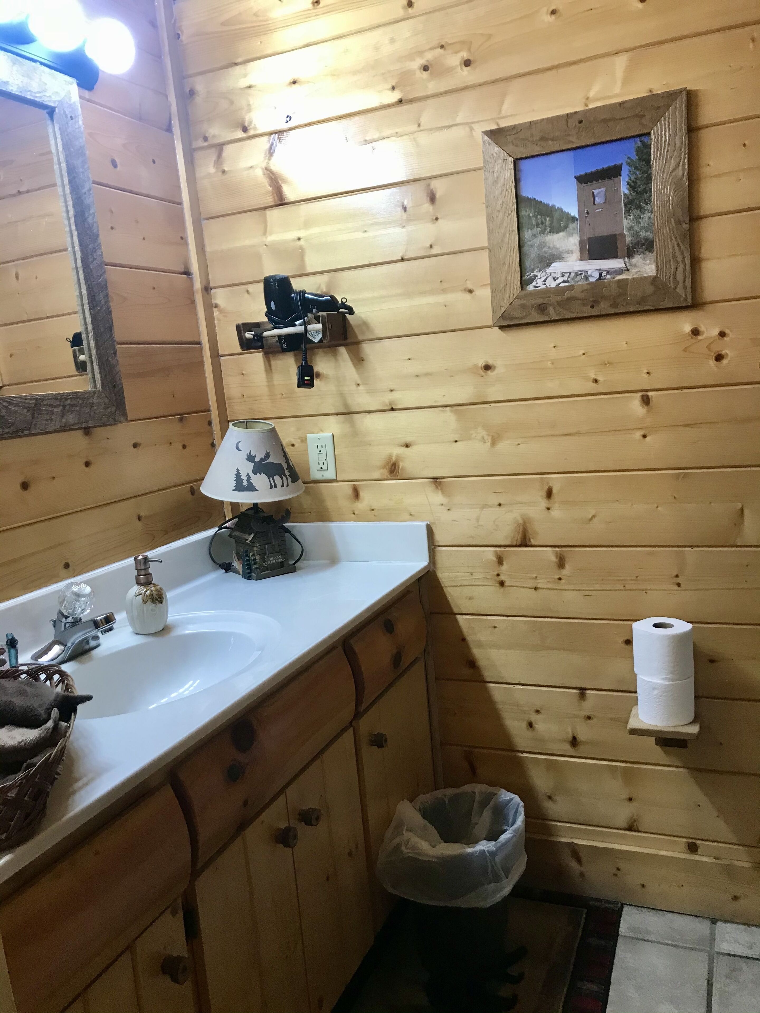 CREEKSIDE CABIN, CABIN ON THE CREEK