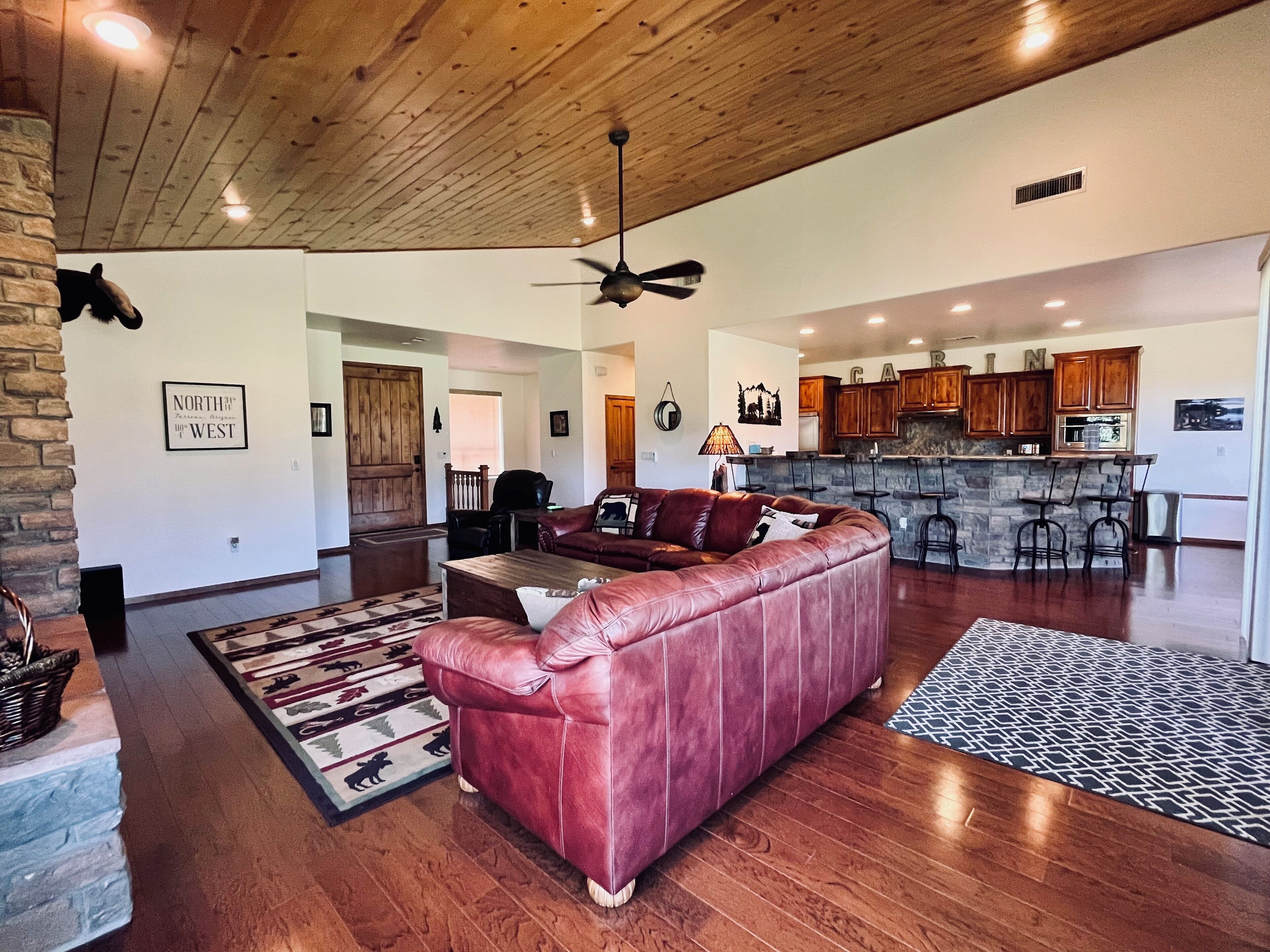 Torreon Cabin with Golf Course & Lake Views- Make Family Memories in the Pines