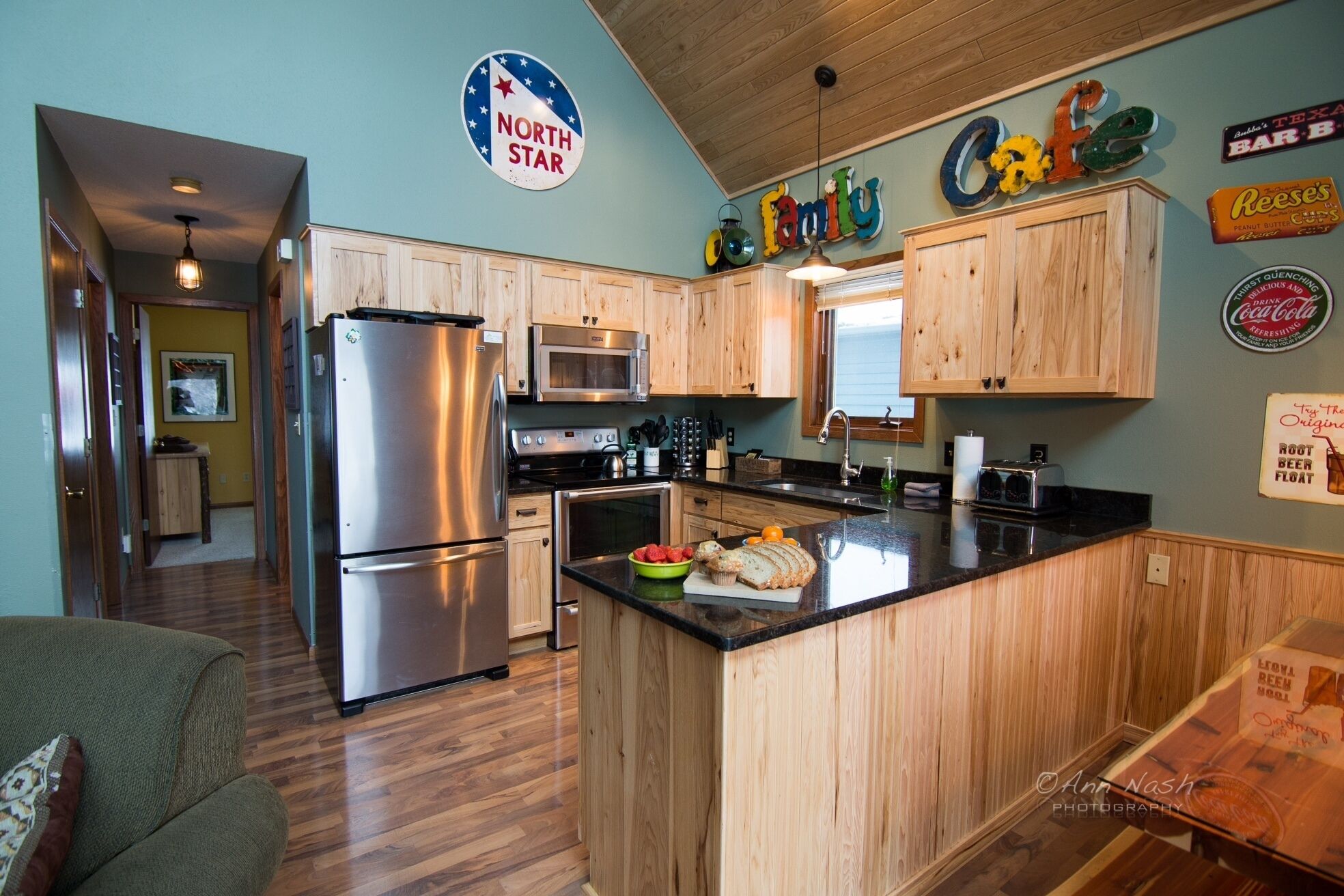 Well-appointed lakefront villa with gameroom at Giants Ridge