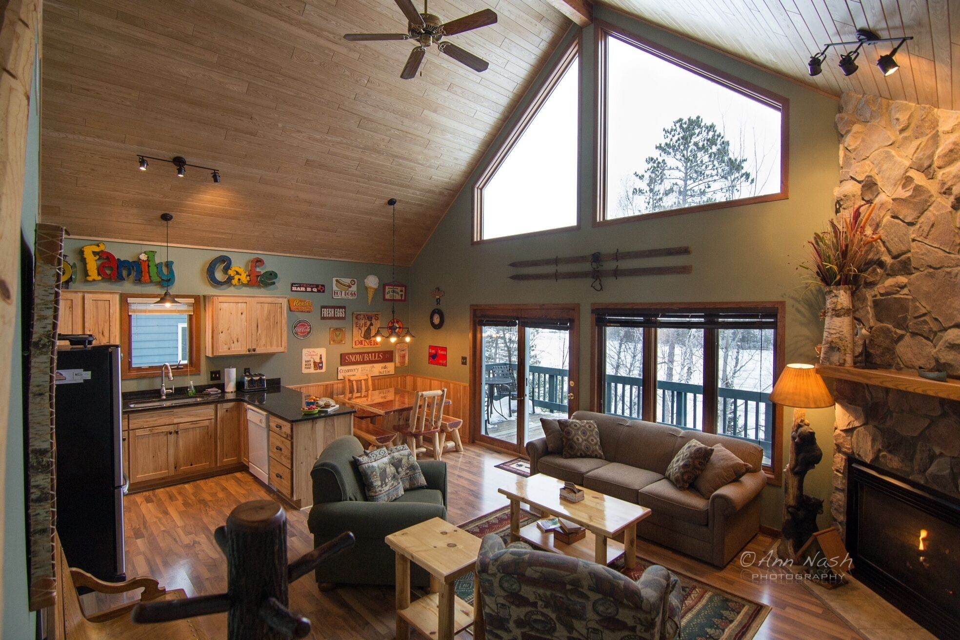 Well-appointed lakefront villa with gameroom at Giants Ridge